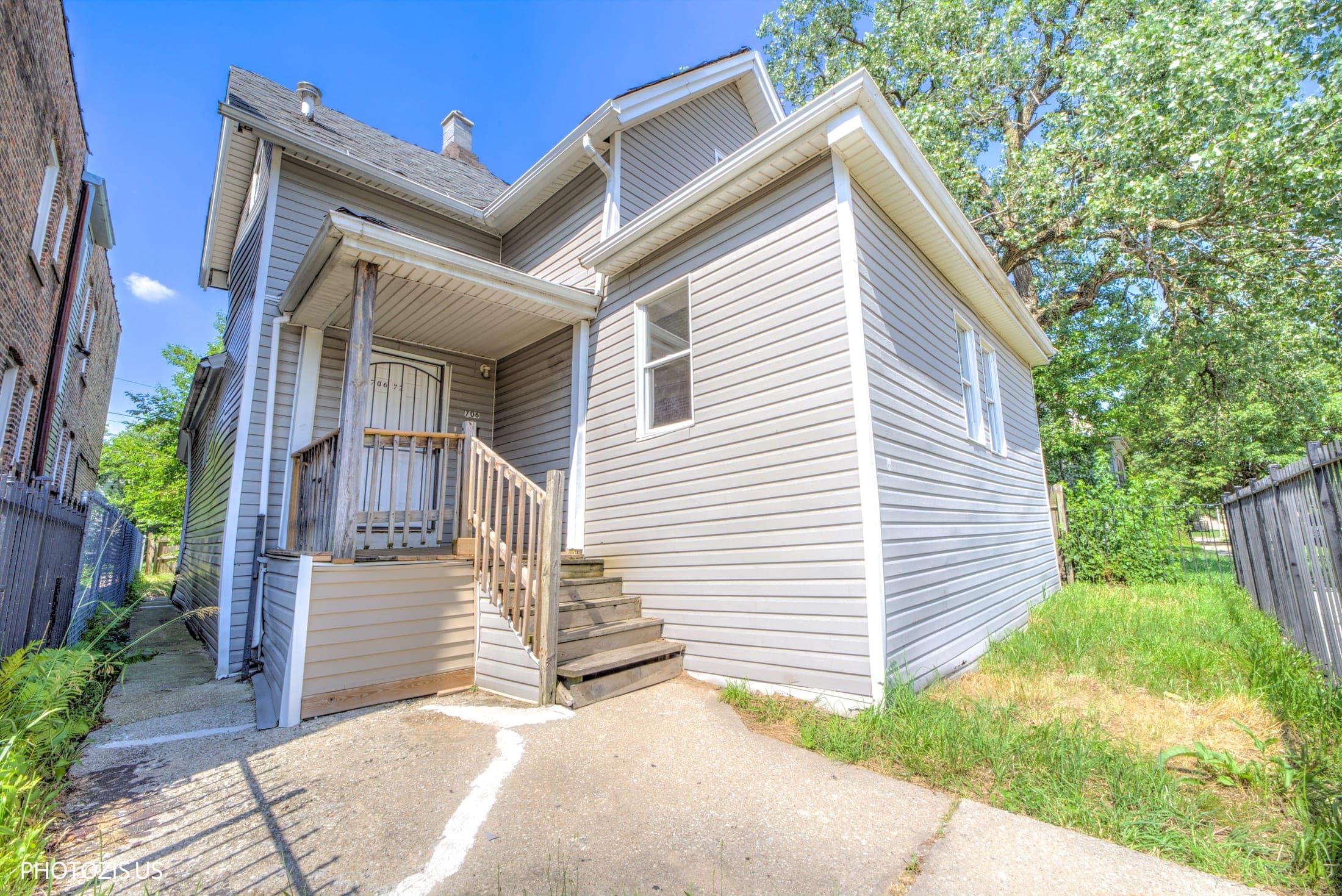 706 E 72nd St